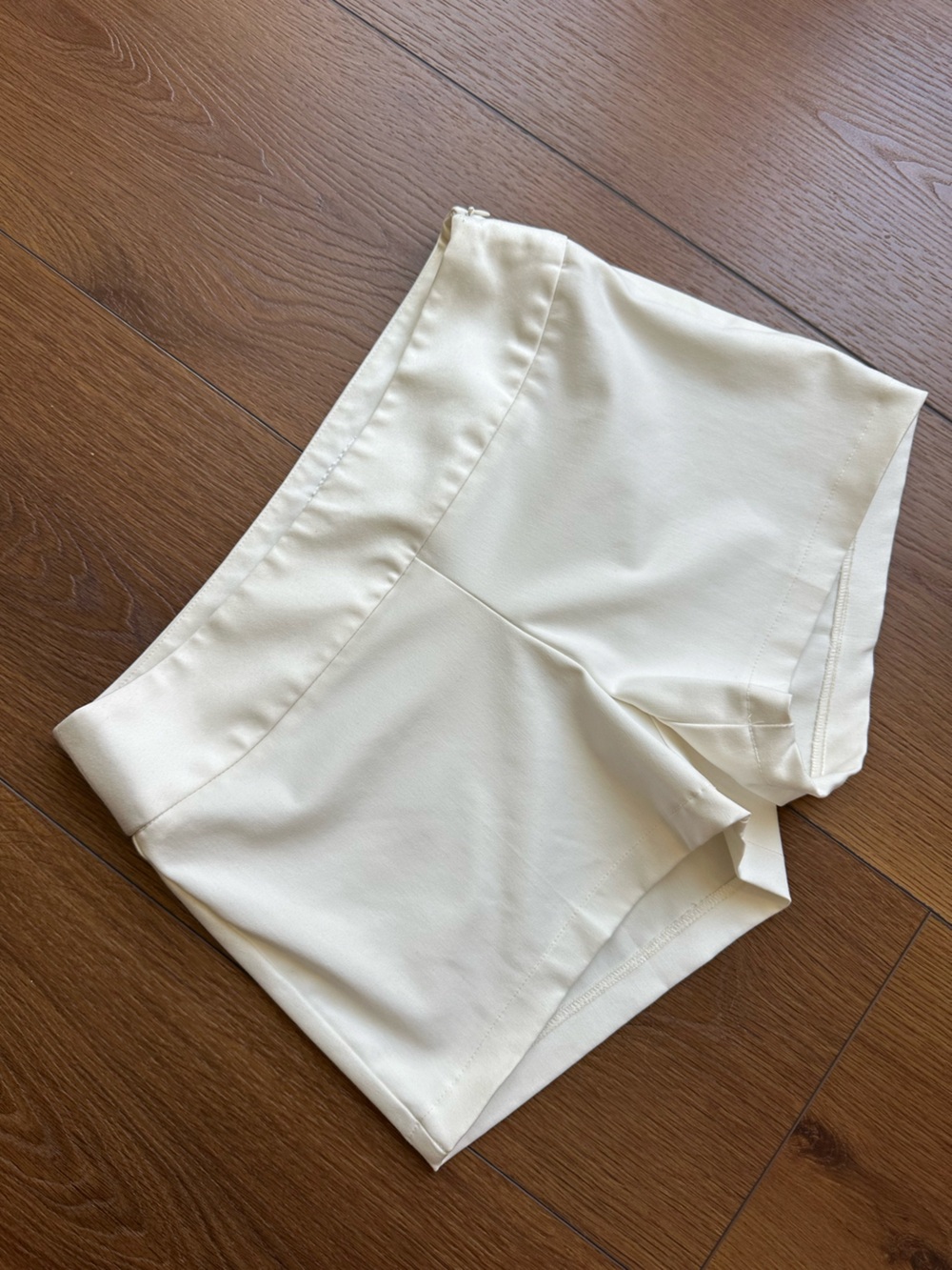 Trina Turk Ivory Tailored Women's Shorts